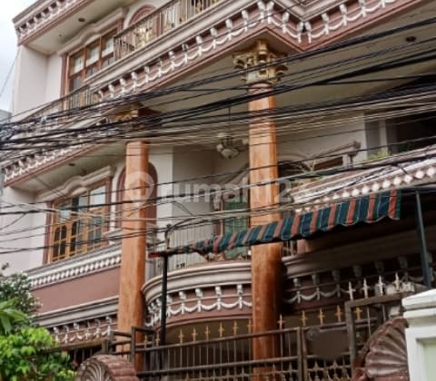 Rumah 250m2 Mewah Dan Nyaman Di Tomang