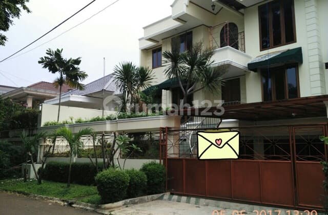 Rumah di daerah eksklusif Pondok Indah