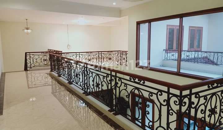 Rumah Bagus Lingkungan Tenang Area Wijaya Jakarta Selatan