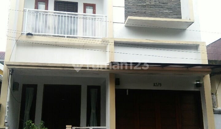 Rumah Cantik 3 Lantai Ada Rooftop Di Perumahan Villa Pertiwi