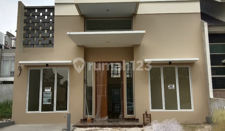 Rumah 2 Lantai Siap Huni Di Taman Diponegoro