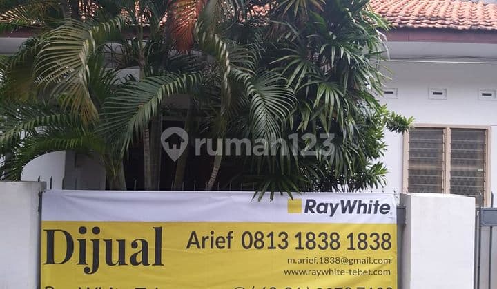 Ready-to-Occupy House on Jl Tebet Raya, Quiet and Comfortable Neighborhood, For More Information Contact 0813 1838 1838