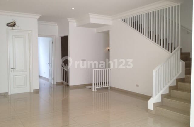 Rumah mewah dalam townhouse di Cipete