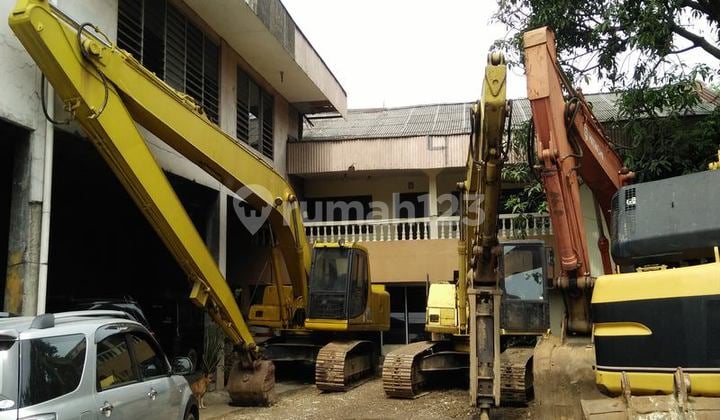 Rumah tua zona komersil bs bangun 8 lt di Daan Mogot. 0624
