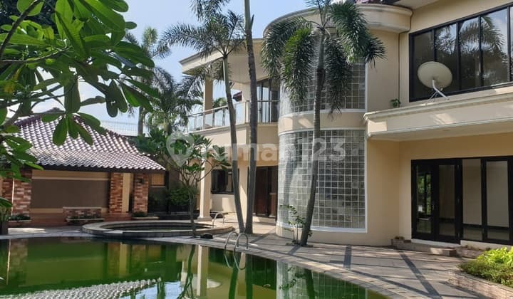 Rumah mewah dengan big pool n big garden