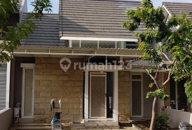 Renovated Surabaya House, Ready to Occupy, Green, Green Lake, Surabaya.