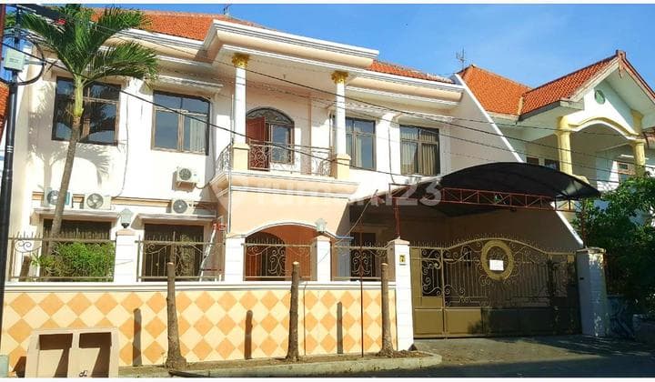 Rumah 2 lantai Kertomenanggal dekat Frontage Road A Yani cocok untuk kantor