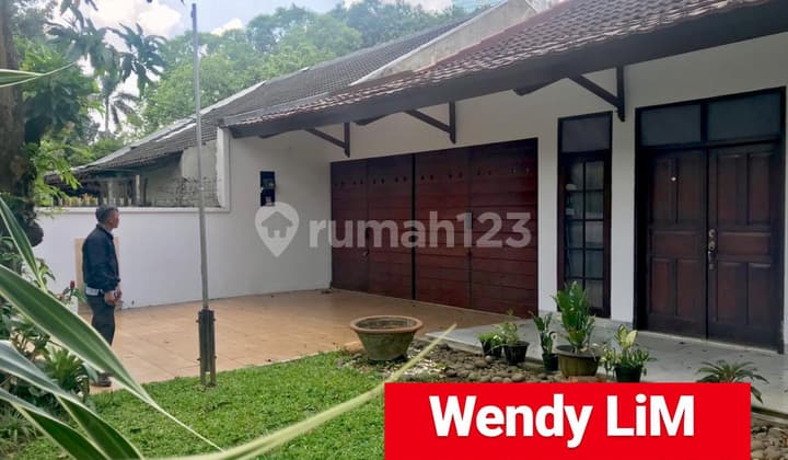 HOUSE ON LANGSAT STREET, KEBAYORAN BARU L/B. 310/210 (FOR SALE)