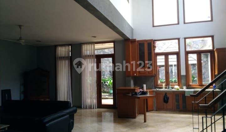RUMAH DIKOMPLEK PARAHYANGAN PERMAI LINGKUNGAN ASRI