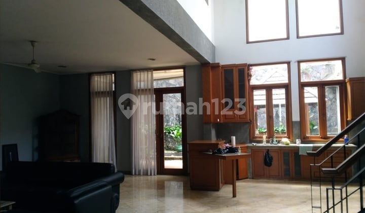 RUMAH DIKOMPLEK PARAHYANGAN PERMAI LINGKUNGAN ASRI