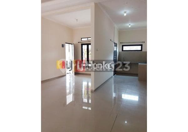 Rumah di Manru Regency Tembalang Semarang