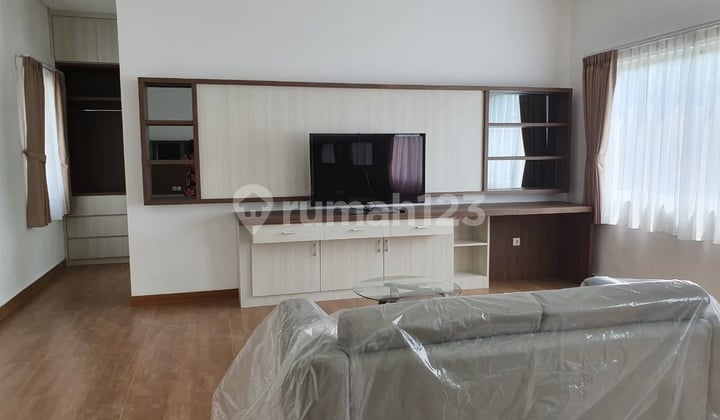 rumah crown golf pik pantai indah kapuk jakarta utara