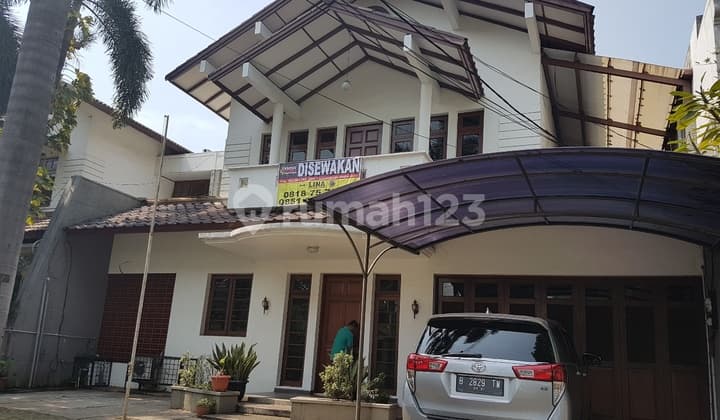 Rumah Asri Luas 490 M2. 4Kt+2. 3Km+1.