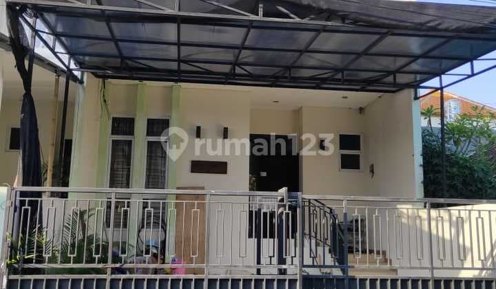 TURUN HARGA Dijual Rumah Modern 3 Lantai Lokasi Strategis View Laut di Taman Griya