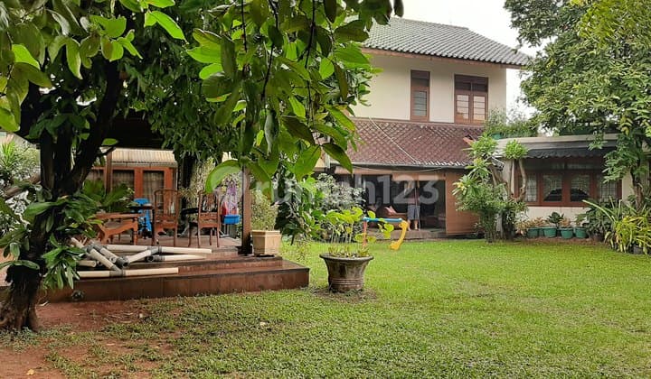 Rumah Dengan Taman Luas Di Pasar Minggu Dekat Buncit Raya