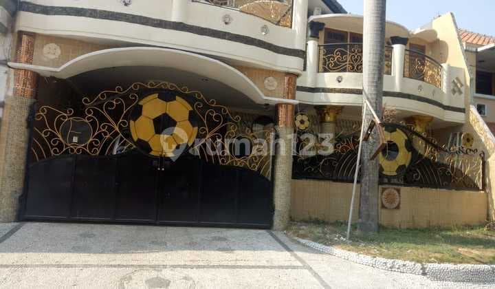 Rumah 2 lantai Lokasi di Villa Bukit Indah Surabaya SHM LT 250 m2 LB 266 m2 KT 5 KM 4