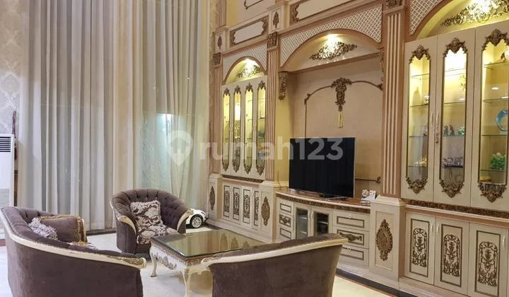 Rumah Mewah Pantai Indah Kapuk