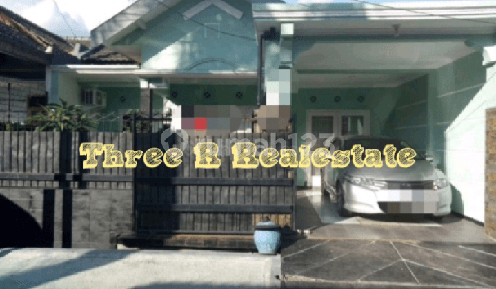 Rumah luas tengah kota pinggir jalan dekat poros jalan