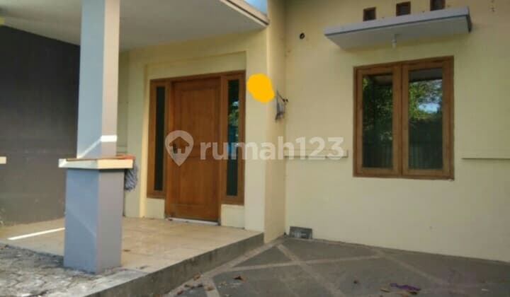 Harga < 1 M Masih Nego Lagi...rumah 2 Lt, Siap Huni, Temat Parkir Depan Rumah Bisa Banyak Mobil