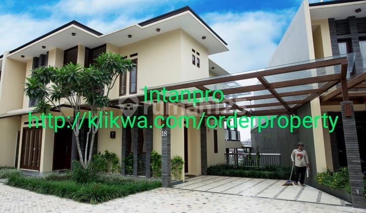 Rumah Cantik Asri Kolam Renang