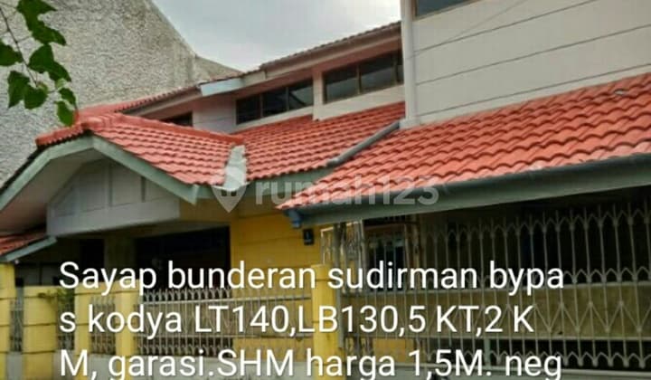 Rumah bagus dipusat kota sayap sudirman
