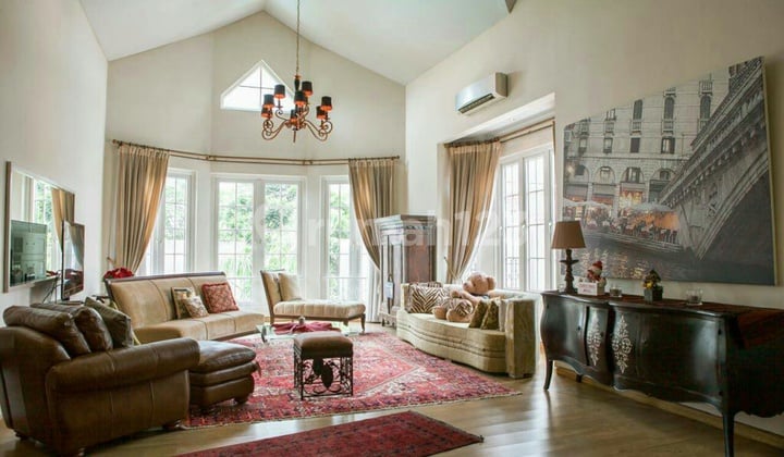 RUMAH MEWAH BERKELAS, BERGAYA EROPA, MODERN KLASIK DI BSD