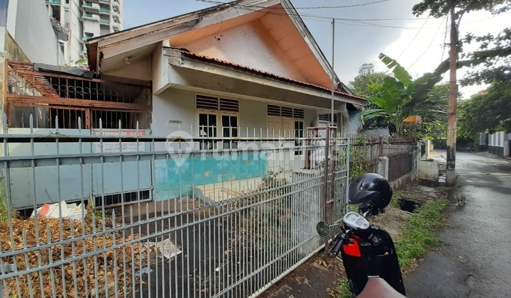 Rumah lama hitung tanah dekat Senayan City, JakSel
