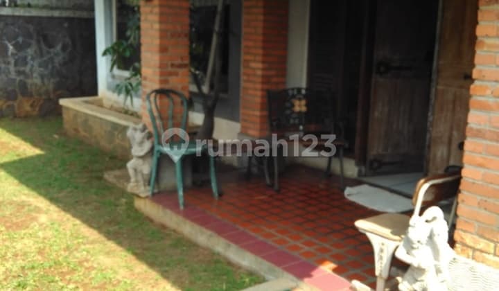 Rumah di Pamulang Bergaya Villa nan asri dan nyaman dgn halaman belakang yg msh luas harga damai