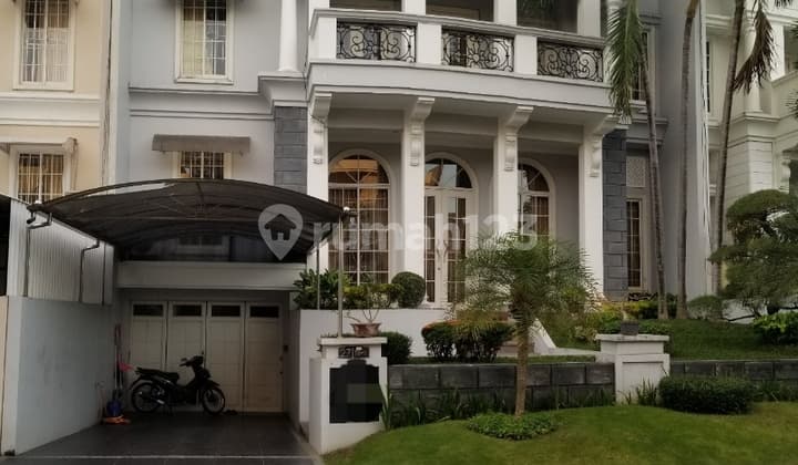 Rumah Classic Venetian Raffless Garden, Citraland Surabaya