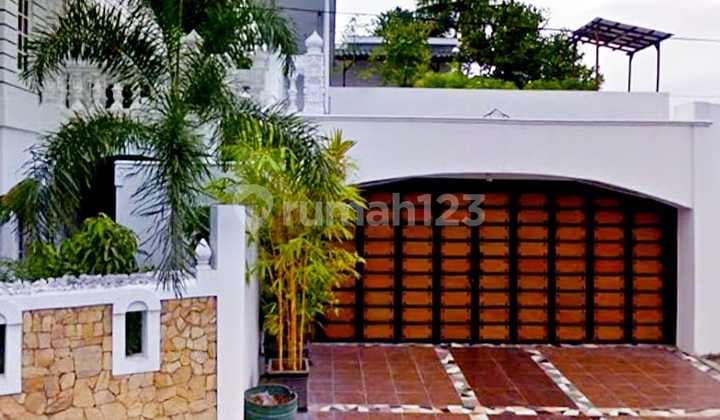 European Classic House in Jogja 700 Square Meters Near Campus Isi Sewon