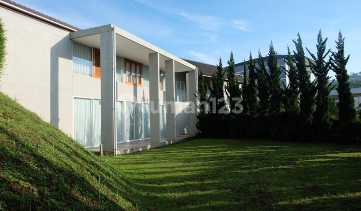Rumah mewah dengan taman yang luas dan besar Lt=2259m² di daerah Dago, Dago resort, Bandung, Jawa Barat