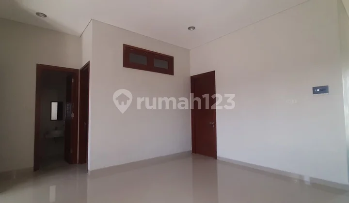 Rumah Mewah Siap Pakai di Kawasan Elit Colomadu