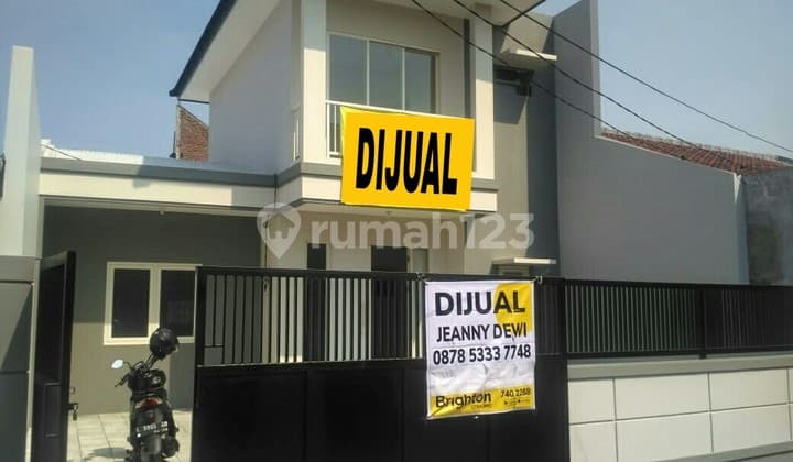 EAST NGAGEL HOUSE, Central Surabaya Minimalist, strategic location