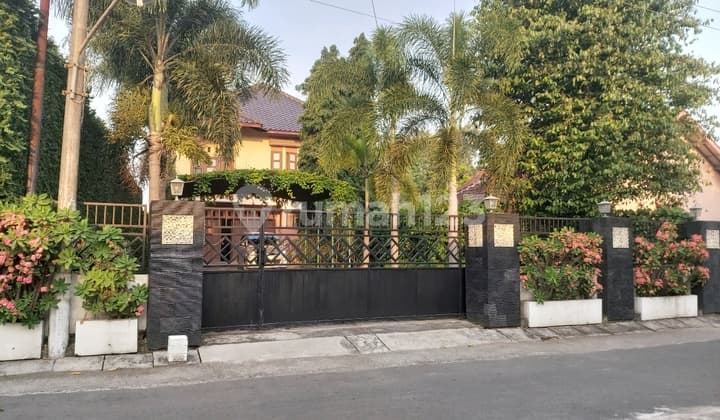 Rumah mewah suasana villa di colomadu solo