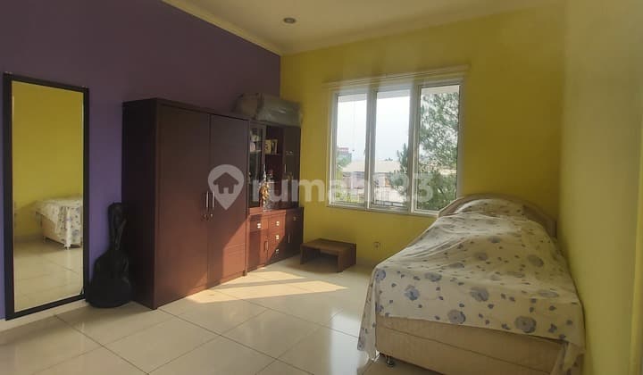 Rumah Mewah di Hoek, Komplek Teras Hijau, Tajur