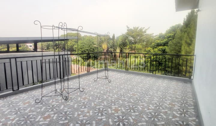 Rumah Mewah Posisi Hook di Area Tajur 3 Lantai