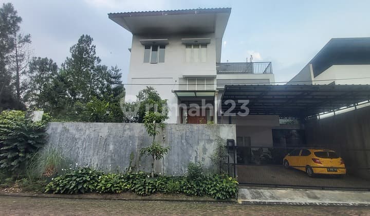 Rumah Mewah Hoek Komplek Teras Hijau Bogor