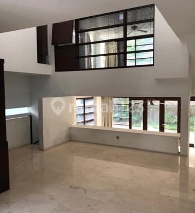 Rumah 3 Lantai I Bagus Unfurnished Sertifikat Hak Milik Jl Kemang Raya, Jakarta Selatan