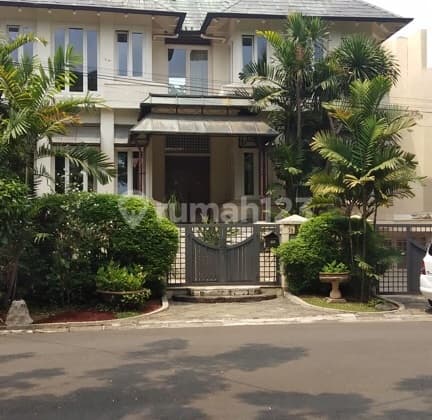 Rumah gaya eropa dan etnik di daerah strategis Pondok Indah