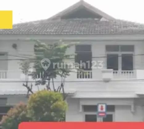 rumah rapi ..strategis