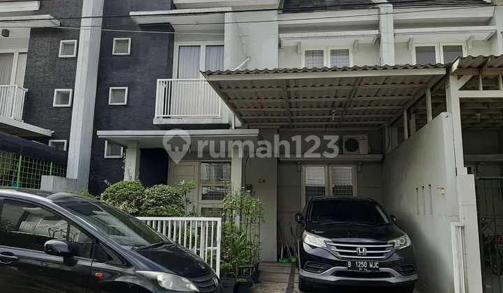 2-Story House in Graha Gayungsari, Surabaya, Land Area 122 m², Building Area 136 m², 3 Bedrooms, 2 Bathrooms, 1 Storage Room.