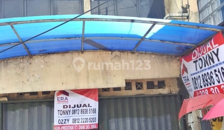 Ruko dan Rumah di Belakangnya, Pinggir Jalan Raya