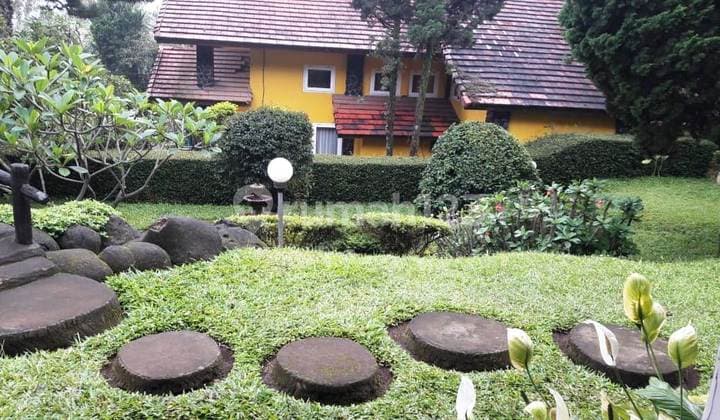 Villa Istana Bunga Lembang Bandung
