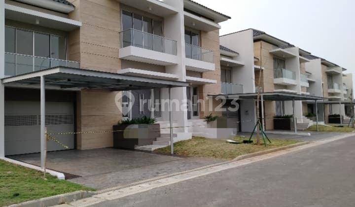 Rumah golf island pik pantai indah kapuk jakarta utara