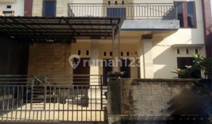 Rumah cantik minimalis 2 lantai di tengah kota singaraja