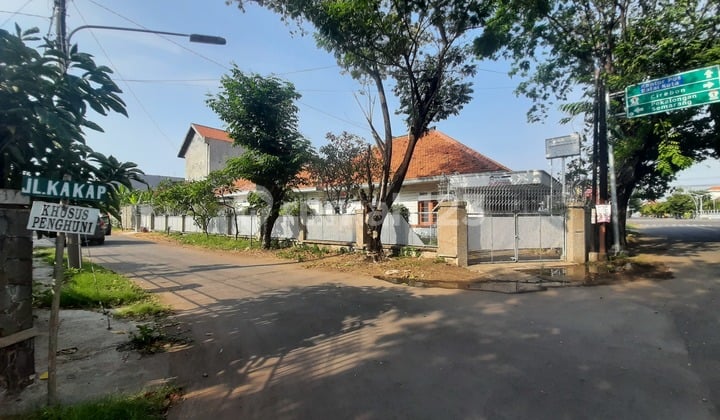Rumah strategis