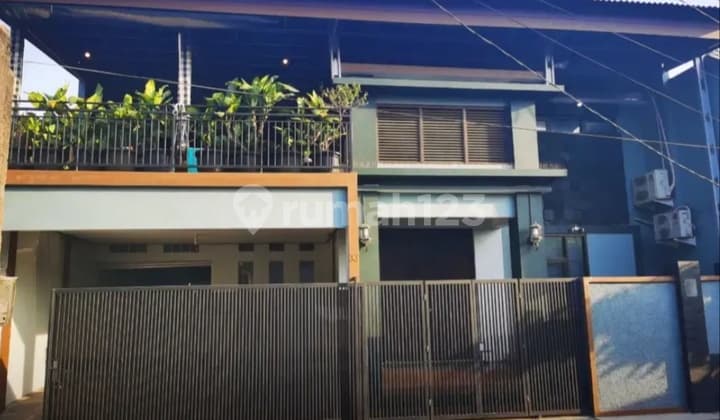 Rumah mewah kolam renang di Cipinang Baru Jakarta.Timur