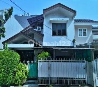 2 Lantai, 5 Kamar Tidur, 3 Kamar Mandi, Hadap Utara 2 Lantai, 5 Kamar Tidur, 3 Kamar Mandi, Hadap Utara