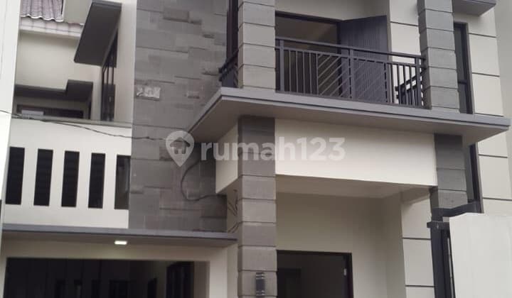 Rumah lux baru di daerah strategis Pejaten Barat