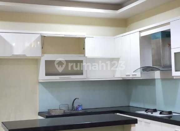 Rumah Golf Lake Residence